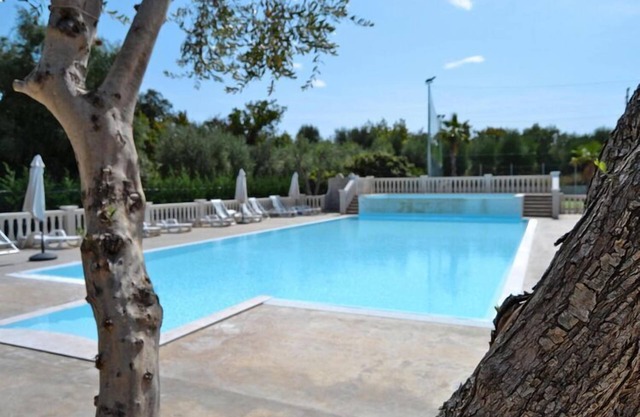 Reihenbungalow in einem Feriendorf Lido del Mare Rodi Garganico mit Terrasse