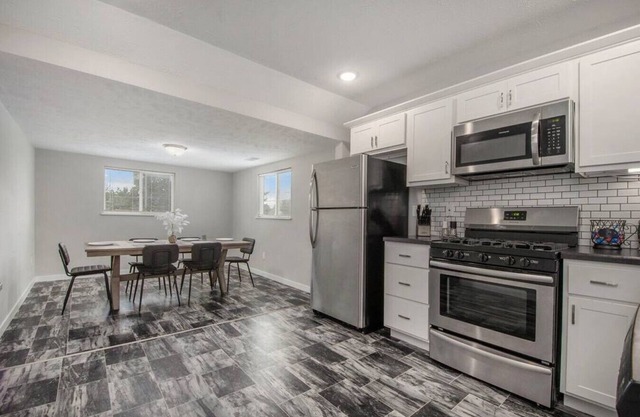 Buckley Bungalow - Downtown Group Getaway