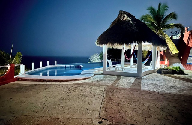 BUNGALOW POOL AND SEMI-PRIVATE BEACH, ZIPOLITE-MAZUNTE BEACH, 8 NEARBY BEACHES