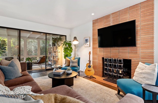 Bungalow Retreat - Heart of Santa Barbara