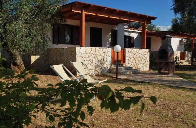 Bungalow mit Pool und Barbeque