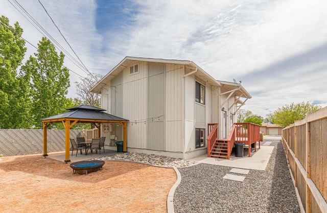 Bunkhouse B: Pet-Friendly Townhome Close to Downtown