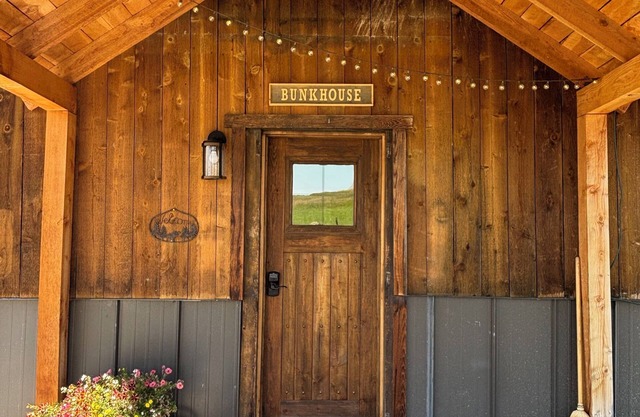 Bunkhouse with Horse Accommodations