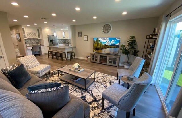 Burbank Luxury 2-Story Home with Amazing Views!!!