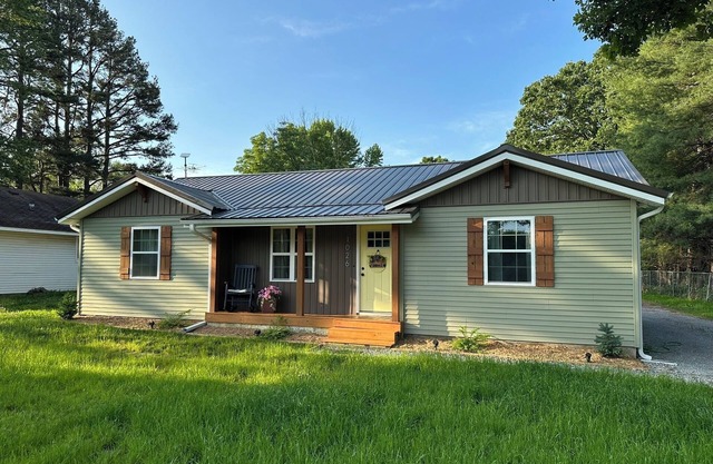 Burchtree Retreat featuring 2 Bedroom Home in Houston MO