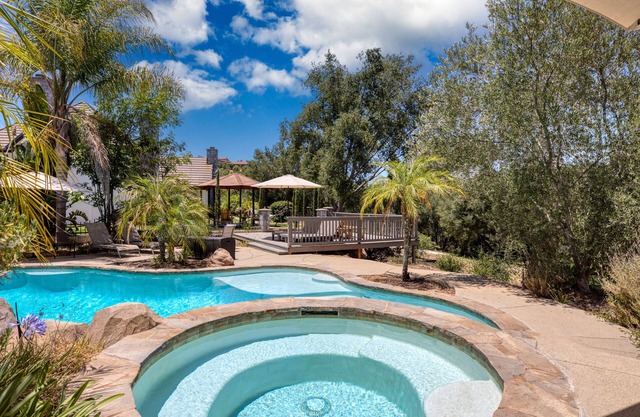 Burgundy by AvantStay | Basketball Crt, Pool, Hot Tub, Outdoor Kitchen!