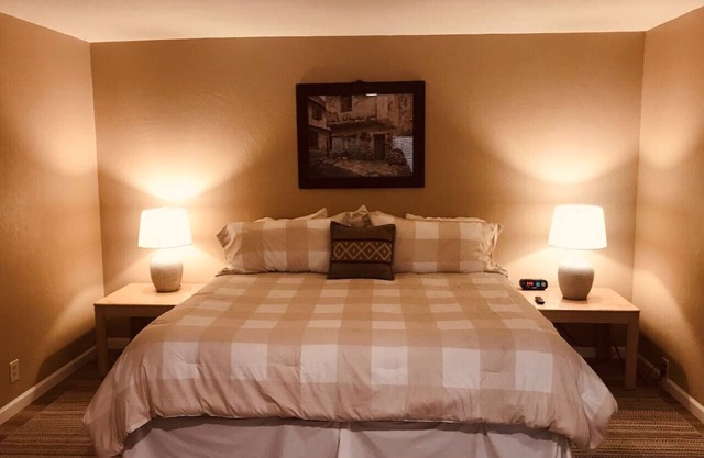 Burgundy Room at Kerbyville Inn - Newly Remodeled