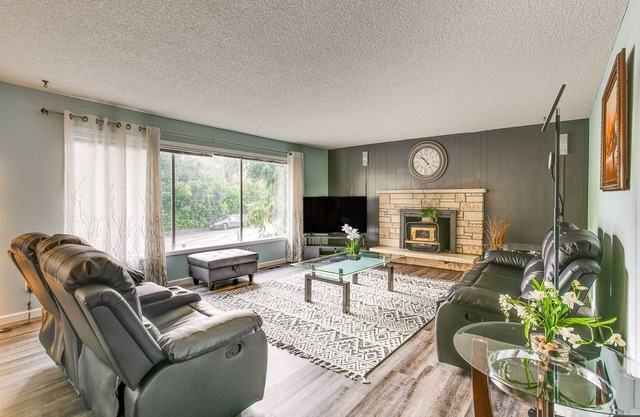 Burien Getaway: 12 Mi to Downtown Seattle!