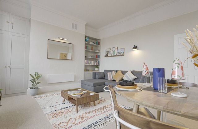 Burlington Mansions - Stunning Coastal Apartment
