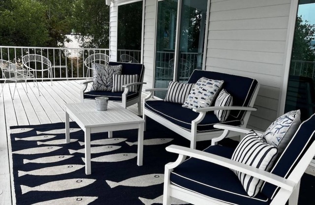 Burma Blue is for you! This PK house getaway impresses & close to Rocker B!