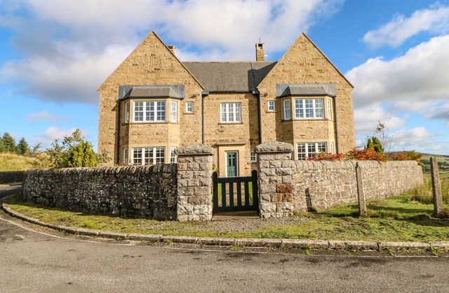 Burnhope Shooting Lodge, KLEIDUNG