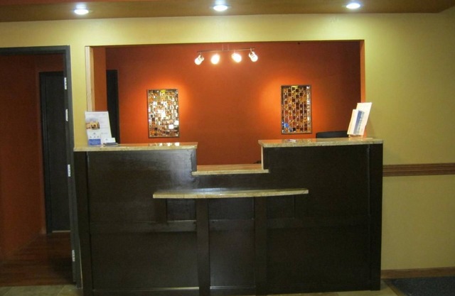Burnsville Inn & Suites