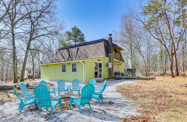 Bushkill Villa w/ Game Room, Sauna & Pool Access!