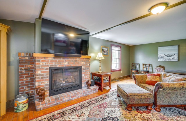 Buskirk Vacation Rental w/ Deck & Putting Green!