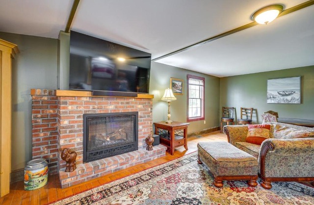 Buskirk Vacation Rental with Deck and Putting Green!