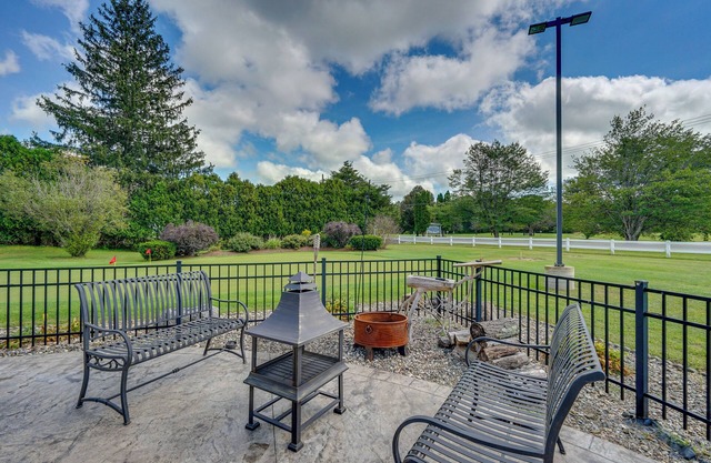 Buskirk Vacation Rental w/ Deck & Putting Green!