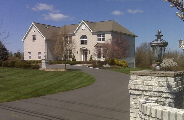 Butler Road Palace with adequate parking and private entrance (Lower level)