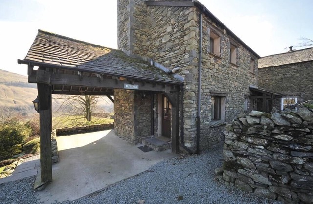 BUTT HILL COTTAGE, pet friendly, with open fire in Troutbeck
