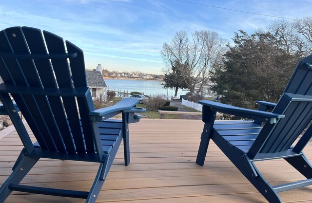 Buttermilk Bay Beach House - Newly Renovated Waterfront Five Bedroom
