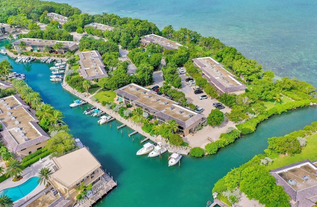 Buttonwood Bay. A bayside paradise in Key Largo. You’ll feel at home here.
