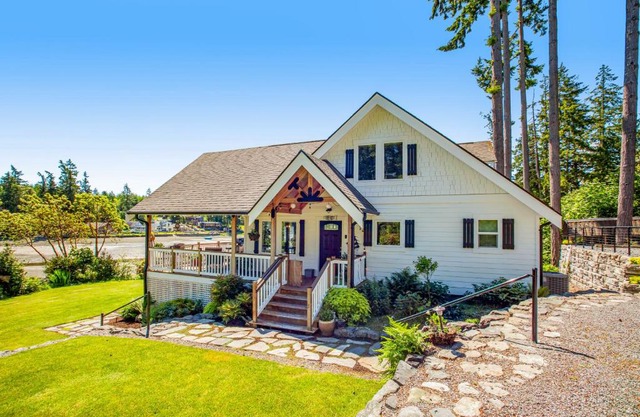 Buzz & Christa's Beach House