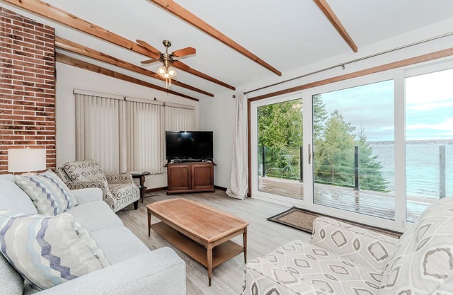 By the Bay: Cozy Waterfront Retreat