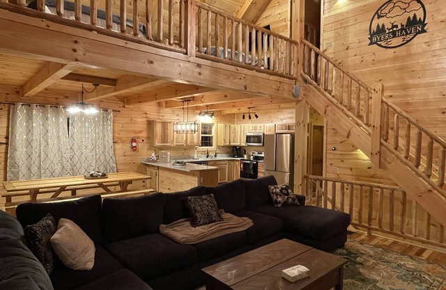 Byers Cabin Haven! Brand new build! Now Available! 3 King beds & 5 Queen beds.