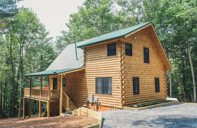 Byrd View Mountain Lodge + Free Park Pass