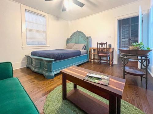 Bywater Hideaway perfect for 2
