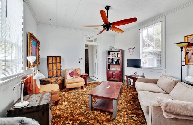Bywater Home, Parking and Pet Friendly Retreat by RedAwning