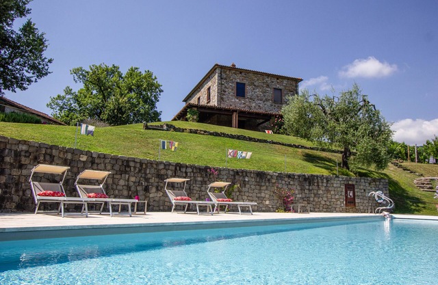 TOSKANA-VILLA MIT INFINITY-POOL UND KOSTENLOSEM WIFI