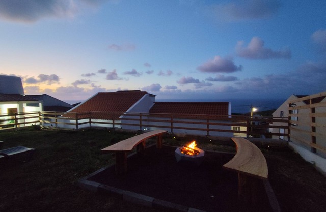 Centenary house with spacious areas located in the green heart of São Miguel!