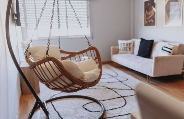 Cozy and modern 3-bedroom apartment in Lisbon near the airport.
