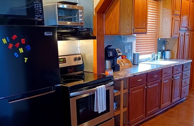 Cozy Cottage rental with kayaks