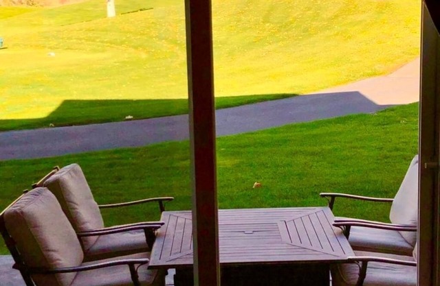 C03 Spacious 3BR Townhouse on the Golf Course