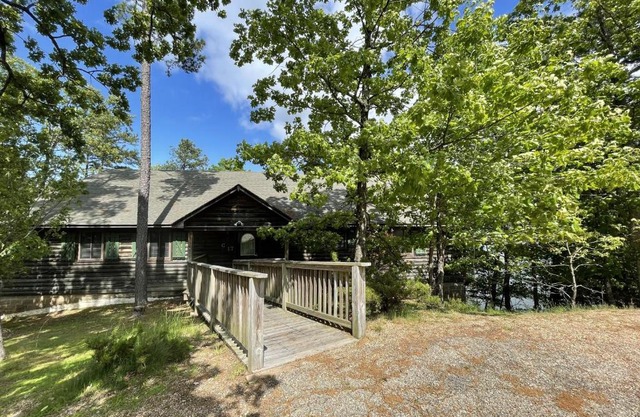 C17, Three bedroom, three bath log-sided, luxury Harbor North cottage with hot tub cottage