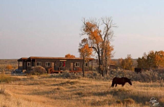C2: Modern cabin on Wind River on working cattle ranch