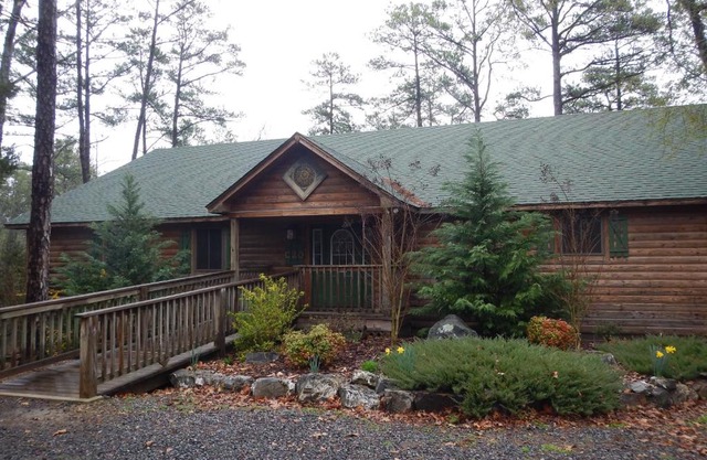 C20, Three bedroom, three bath log-sided, luxury Harbor North cottage with hot tub cottage