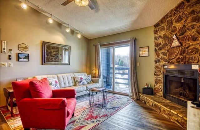 C302 -Great views! Timberline Condo