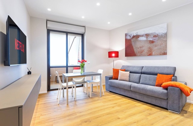 C8 Apartments: Rosso Rubino 03