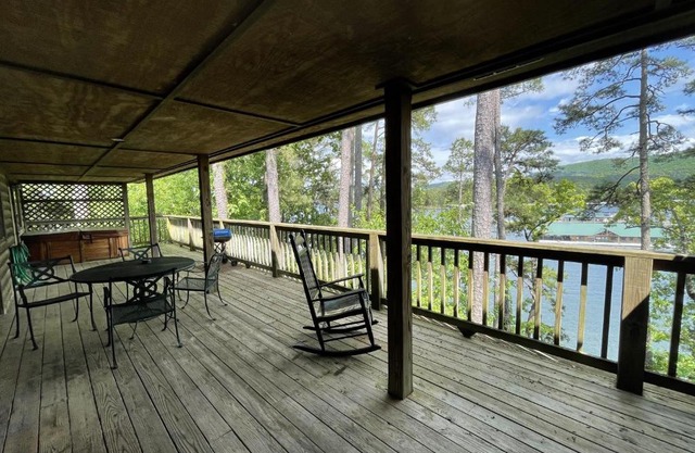 C8, Two bedroom, two bath log-sided, lake view luxury cottage with hot tub cottage