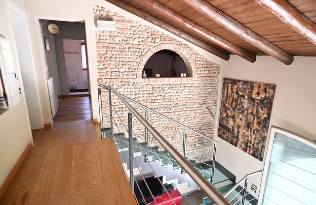 CA CENTOSA, renovated historic villa with patio and garden