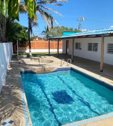 Cabaña con piscina y Cerca al mar VILLA CONEJO