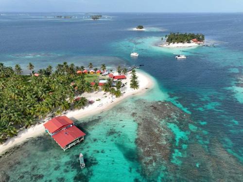 Cabañas frente al mar en las islas de San blas Niadub