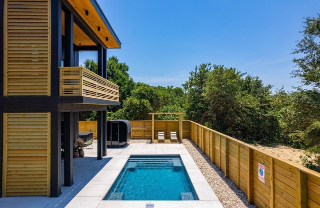Cabana Capri | Private Heated Pool Sauna Hot Tub Home Gym Luxe Retreat