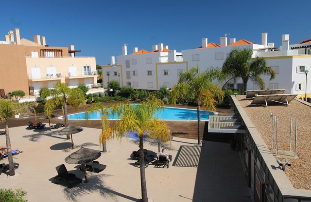 Cabanas Garden - Stunning 2 bedroom apartment - Communal Pool - 2 minuts walking to the river