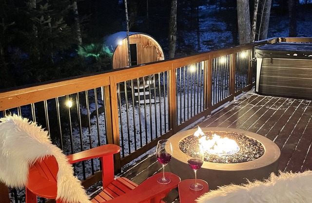 Cabernet Chalet-Private*Hot Tub* Sauna*Sir Sam's (discount)