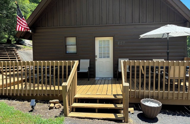 {CABIN #1 of 4} "THE PEACEFUL CABIN" PET FRIENDLY!