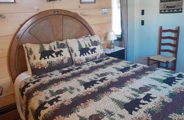 Cabin 1 - Unit 1 at Blue Mountain Rest