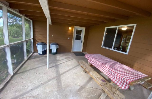 Cabin 1 with Queen size bdroom and twin beds bdroom